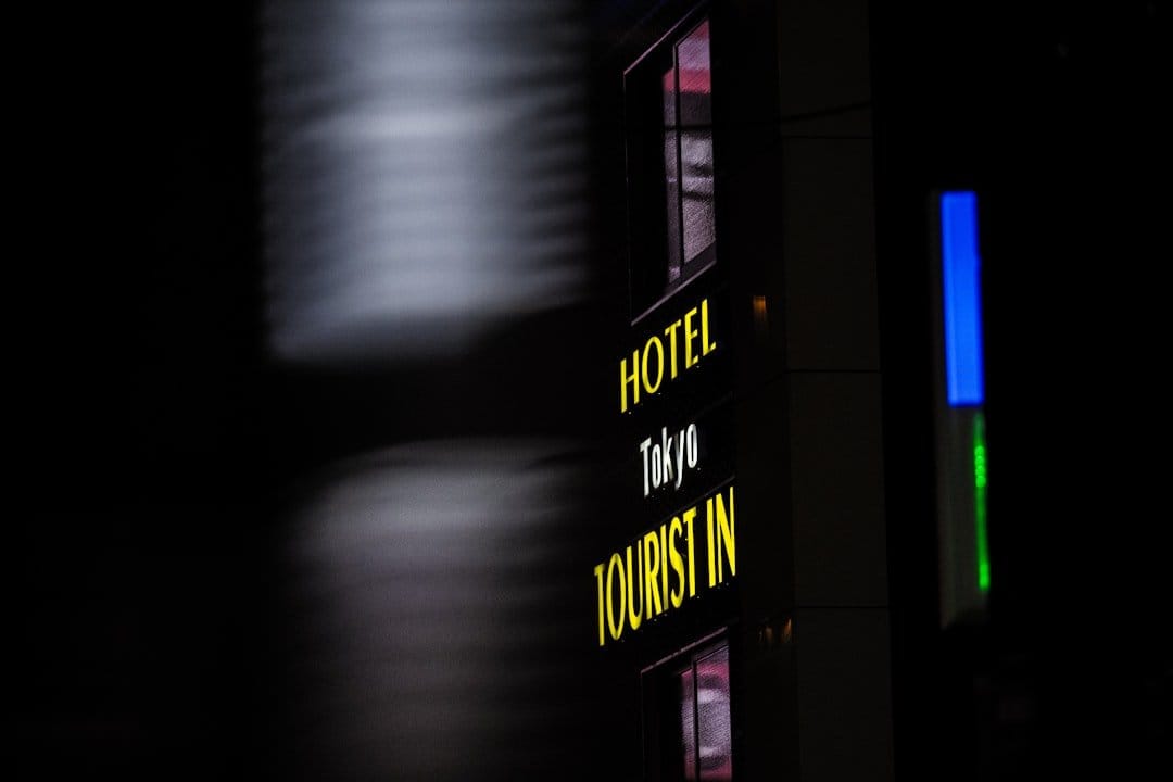 Google Hotel Price Alerts and Last-Minute Booking